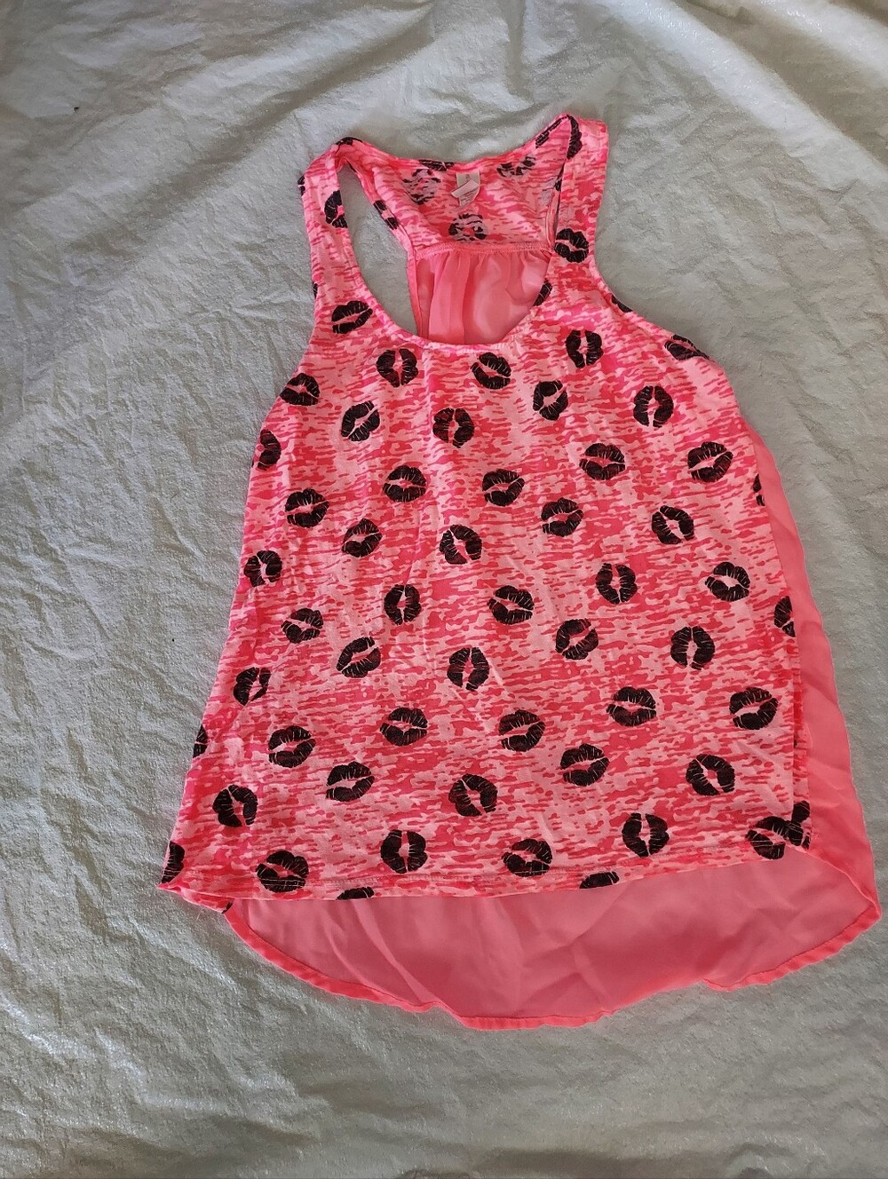 No Boundaries Neon Pink Kiss-Print Racerback Tank